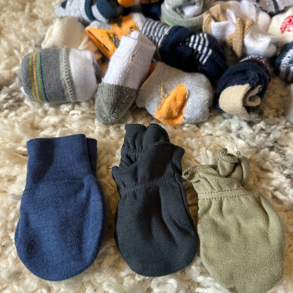 Mittens & socks lot